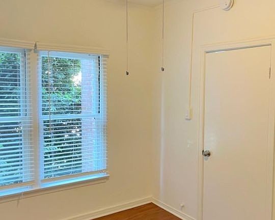 5th image of 319 W Wilson Ave #202