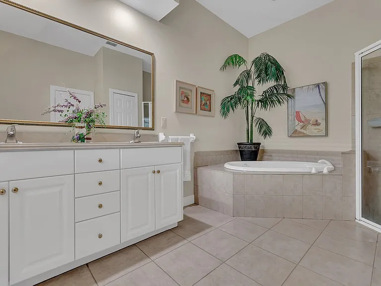 2225 Seaside St — Photo 14