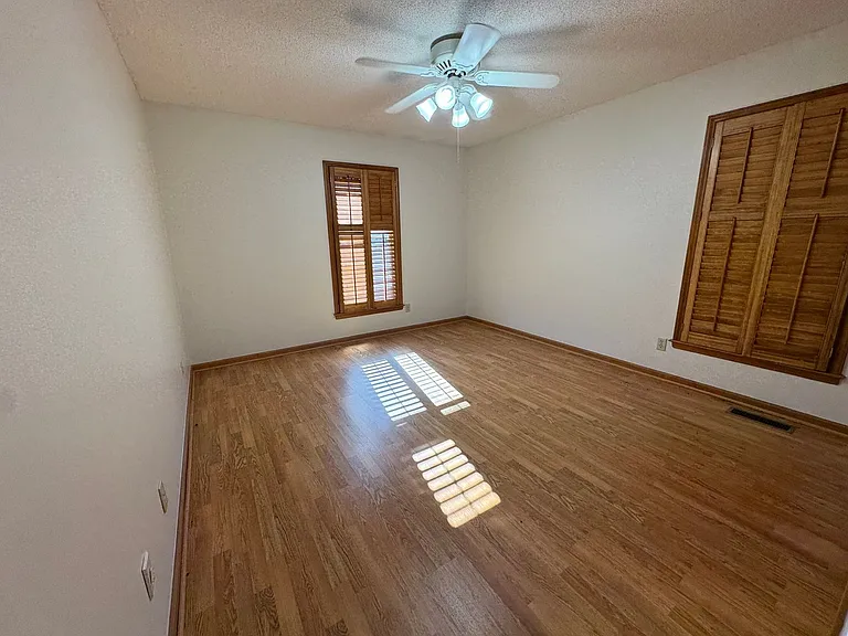 307 Fallingbrook Dr — Photo 18