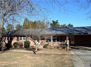 1331 Cedar Dr, Thomasville, NC 27360
