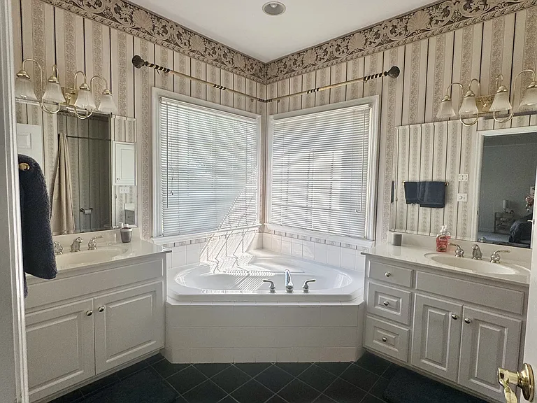 513 Alexis Dr — Photo 22