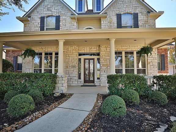 Great curb appeal and welcoming front porch.