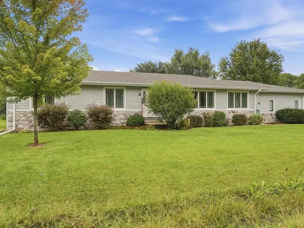 1014 N Meadow DRIVE, Silver Lake, WI 53170