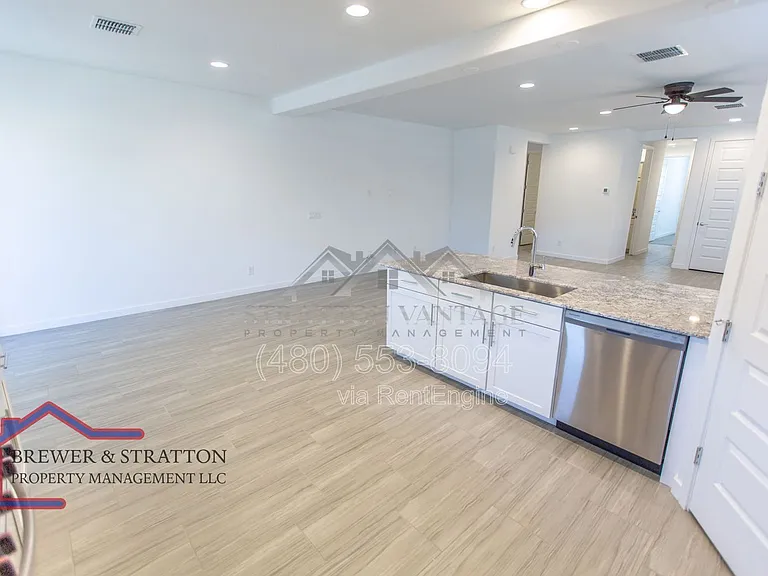 2226 E Kelly Dr — Photo 14