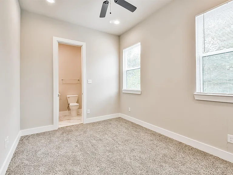 810 Mansfield St — Photo 37