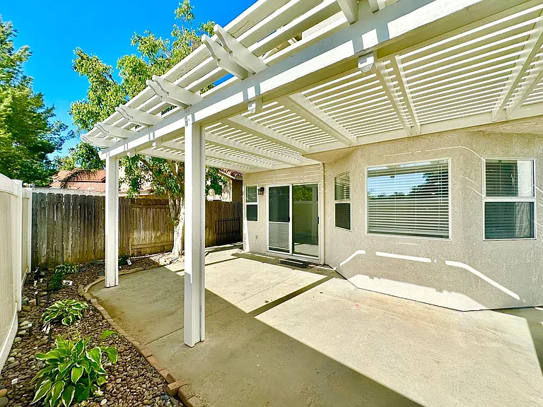 266 Royal Glen Dr — Photo 17