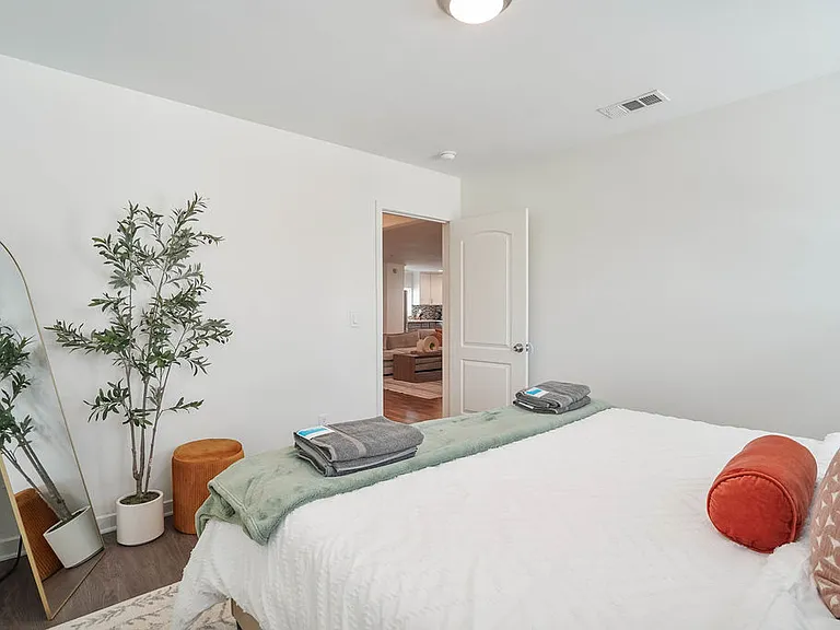 120 N Rowan Ave — Photo 37
