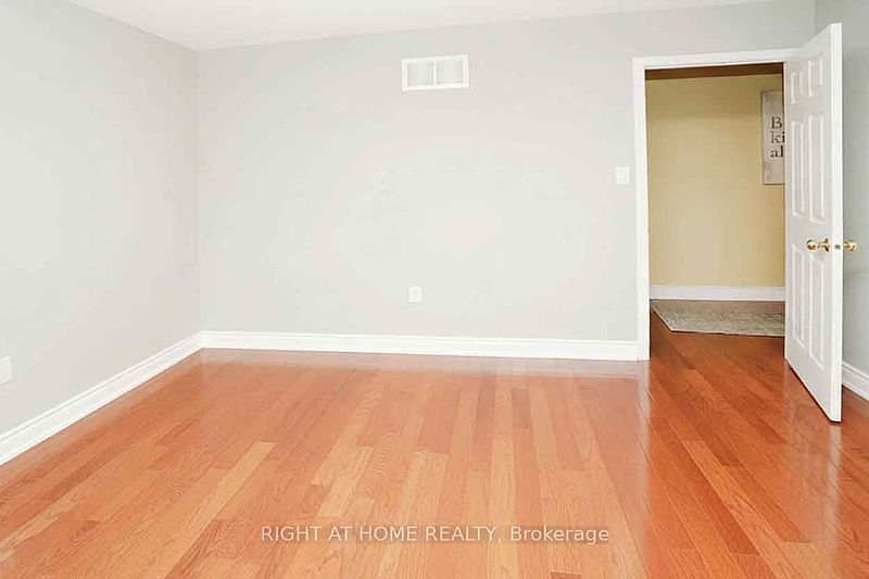 Ajax House for rent - 4 Bedrooms — photo 7