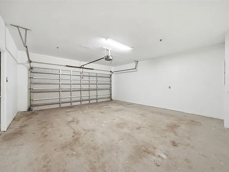 2532 Grand Central Pkwy #8 — Photo 29
