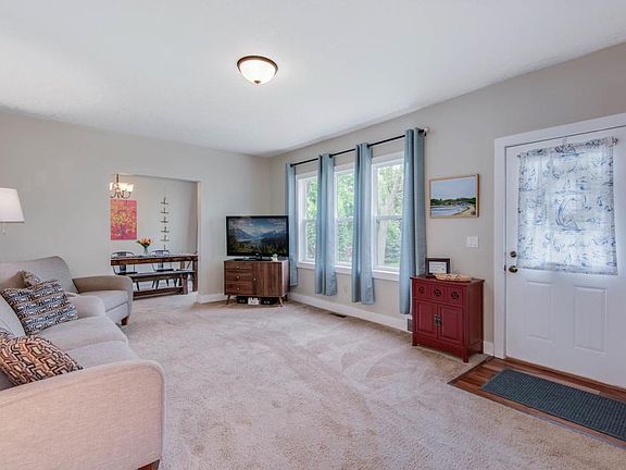 4th image of 2579 18th Ave E