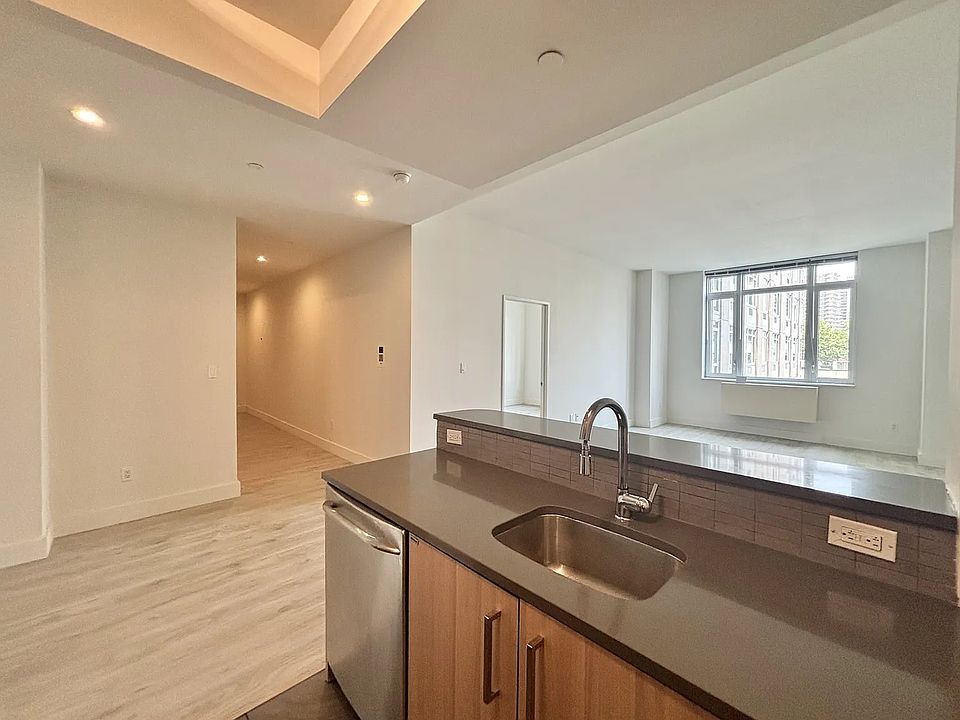 1st image of 229 W 60th St APT 5G