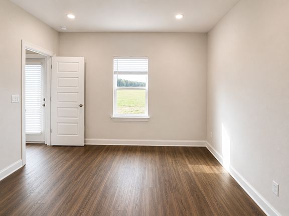 5th image of 13752 Logan Pl