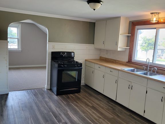 3rd image of 31 E Milnor Ave