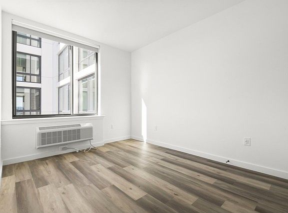 4th image of 55 Jordan Ave APT 1403