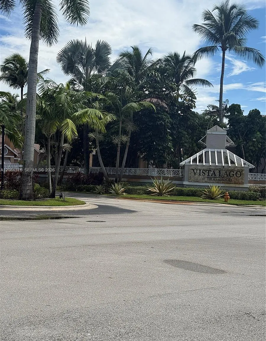 Vista Lago At The Hammock — Photo 3