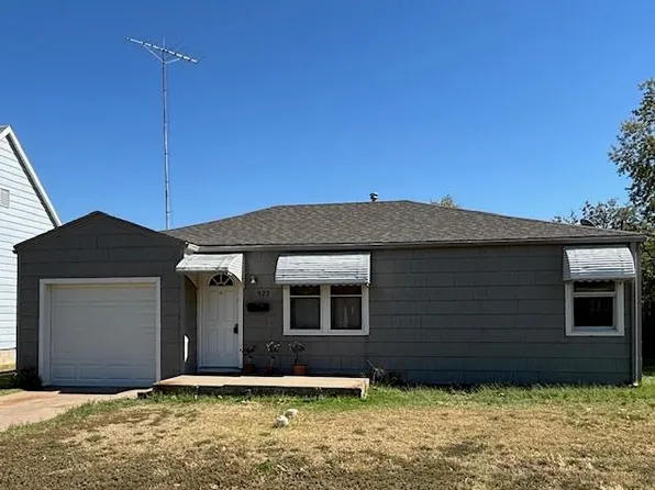 922 State St, Larned, KS 67550