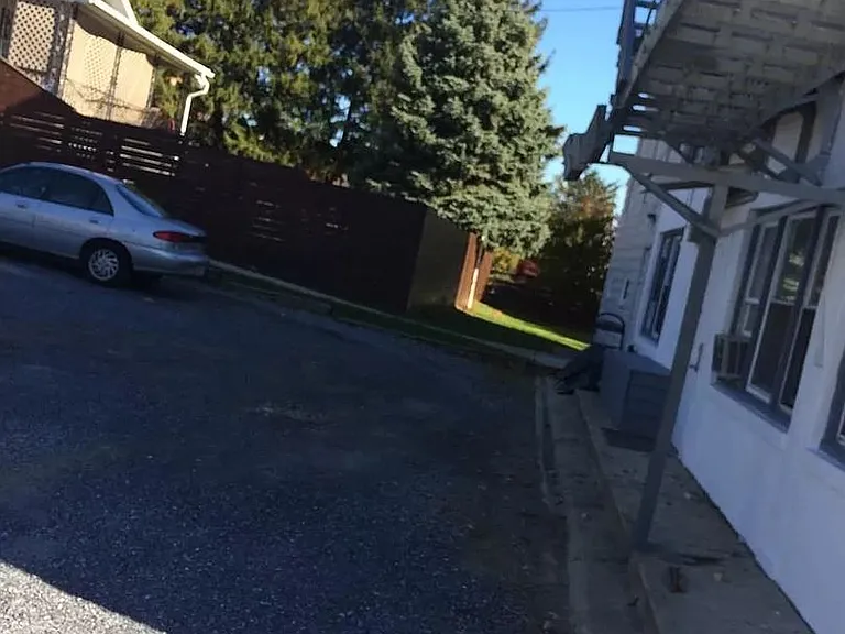 420-422 Douglass St — Photo 11
