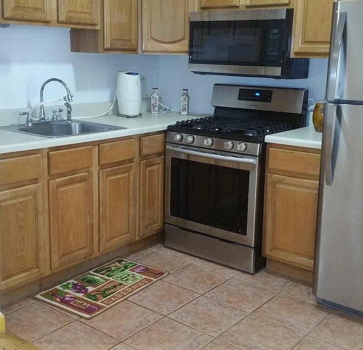 1st image of 1618 Melville St