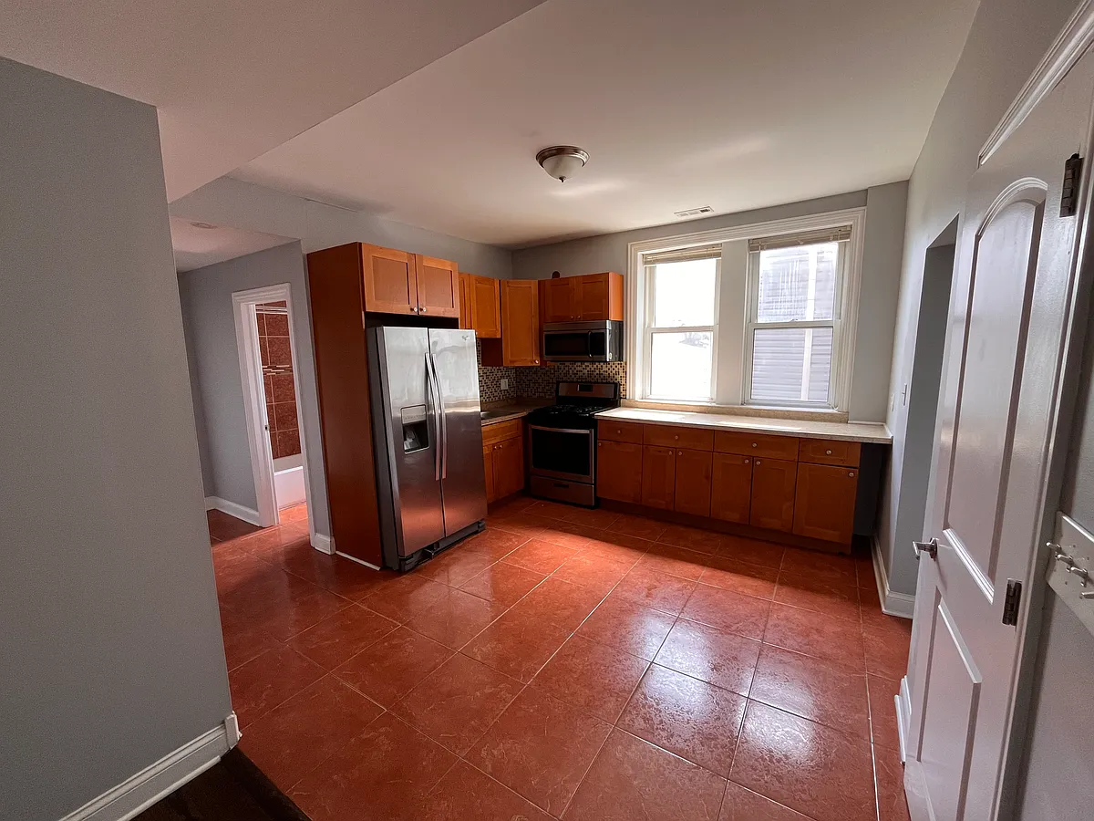 Building Photo - 5353 W Belle Plaine Ave #1E