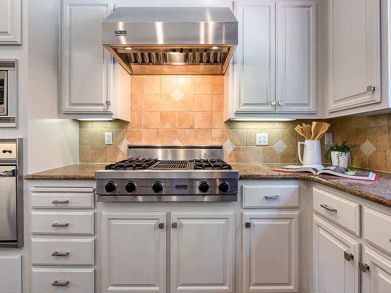 704 Hunt Ave — Photo 13