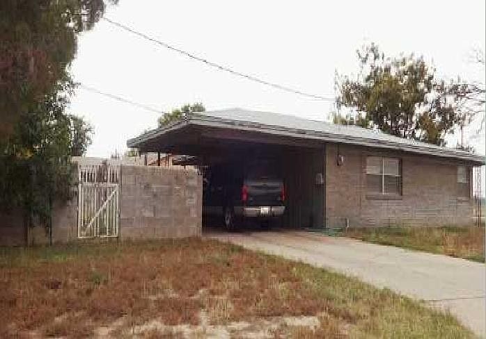 1910 S Lea Ave Roswell NM 88203--Carport