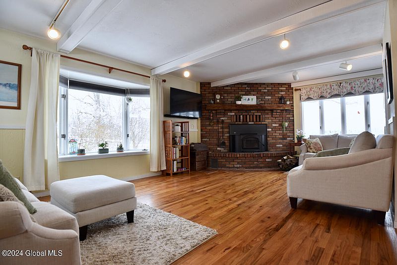4th image of 392 Brownell Road