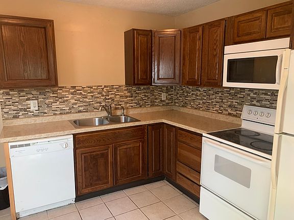 2nd image of 703 8th Street Pl SE