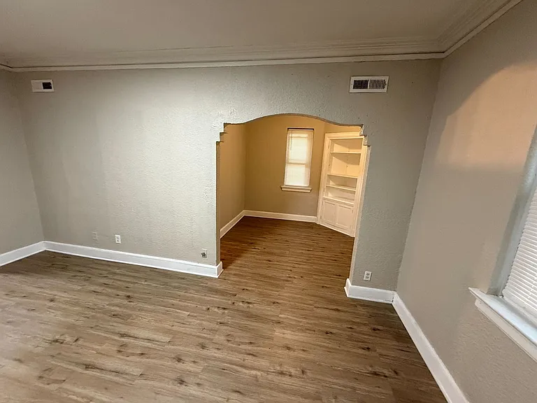 4252 N Teutonia Ave — Photo 3
