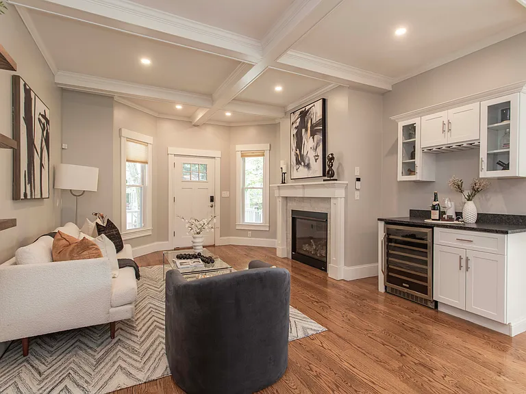 40 Harvard St #A — Photo 4