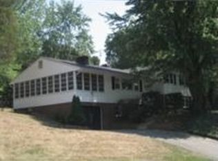 1907 Sherwood Hall Ln, Alexandria, VA 22306