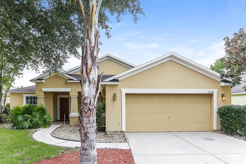 4 bed, 2.0 bath, 1988 sqft, $2,135 — Photo 1