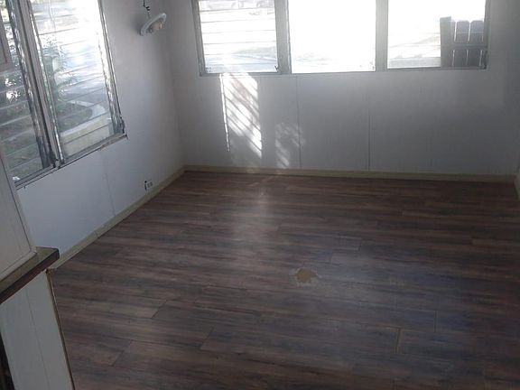 3rd image of 820 Red Oak Ave Unit 3
