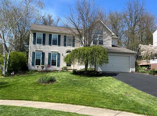 137 Hunters Run Dr, Coraopolis, PA 15108