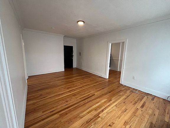 5th image of 2684 Mayfield Rd #205