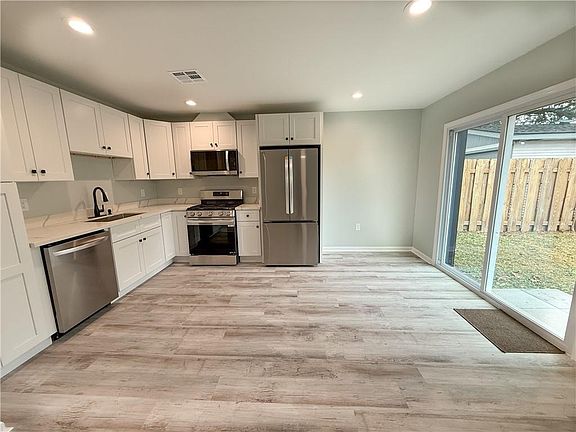 3rd image of 375 Dandelion Dr