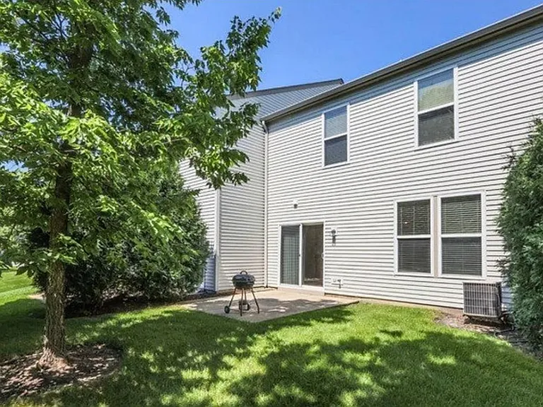 565 Conservatory Ln — Photo 14