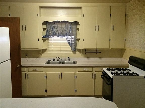 3rd image of 160 Mount Carmel Dr