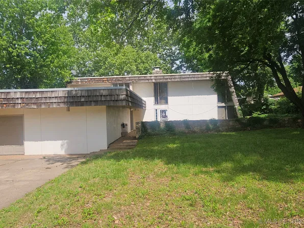 109 N 10th St, Ponca City, OK 74601