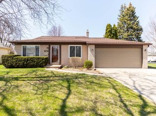 36629 Samoa Dr, Sterling Heights, MI 48312