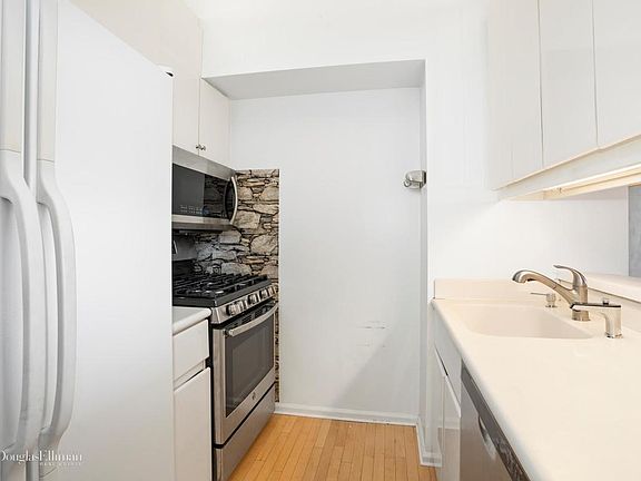 4th image of 530 E 76th St APT 14F