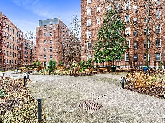4th image of 11860 Metropolitan Ave APT 3J