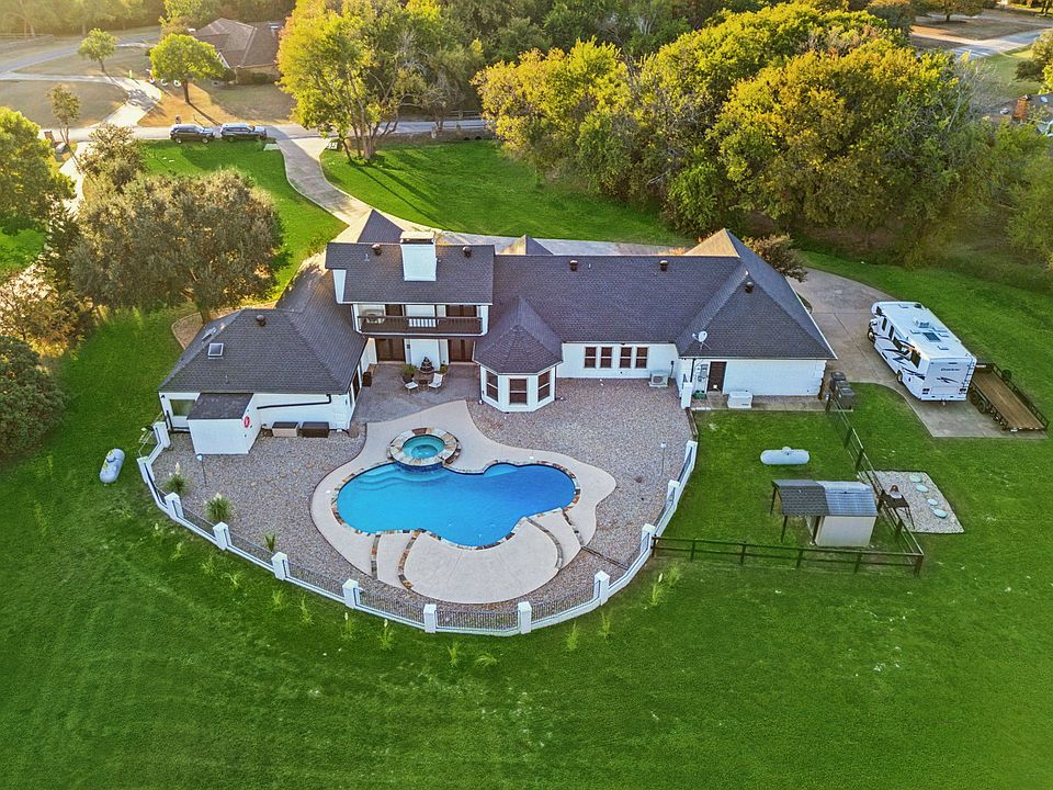 1st image of 27 Meadowcreek Dr