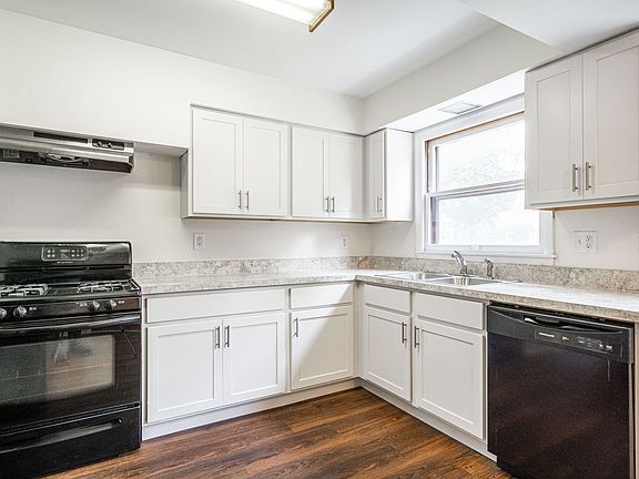 2nd image of 422 Gascoigne Dr