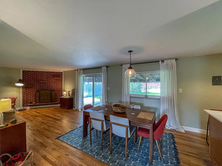2551 S Ivy St — Photo 6