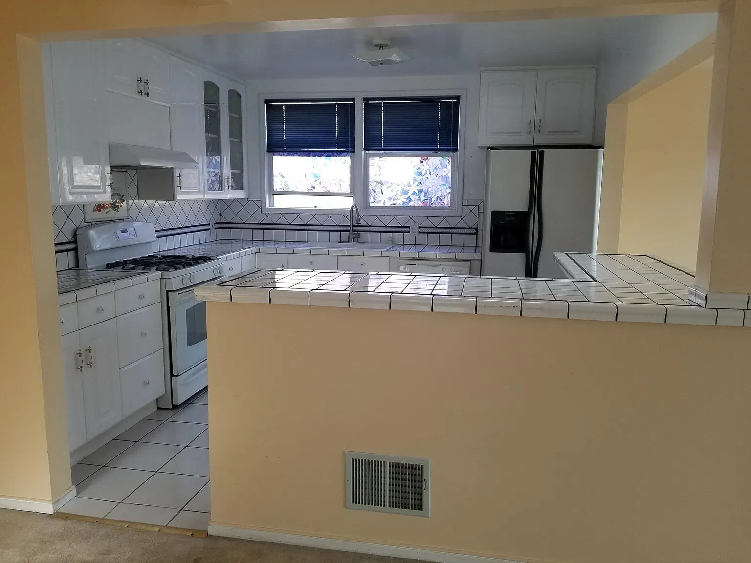 3 bed, 1410 sqft, $3,950 — Photo 3