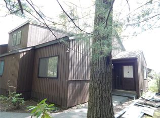 2 Redwood Dr, Highland Mills, NY 10930