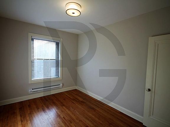 5th image of 2317 N Rockwell St #2323C1