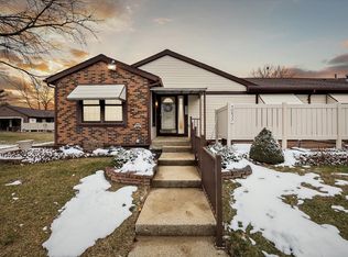 40832 Newport Dr, Plymouth, MI