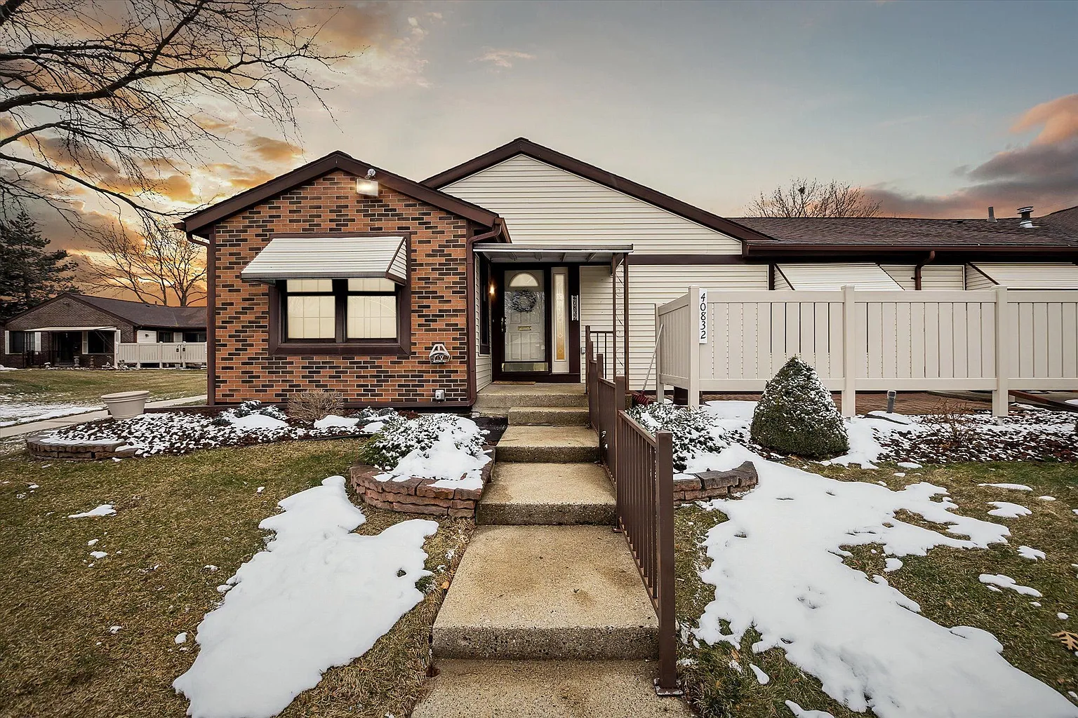 40832 Newport Dr photo 1