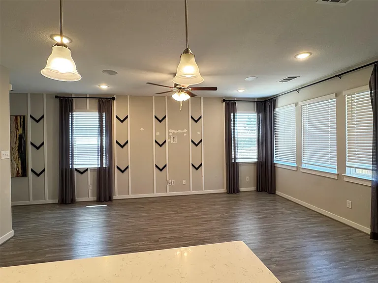2328 Calvert Dr — Photo 10